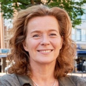 Esther van der Velden